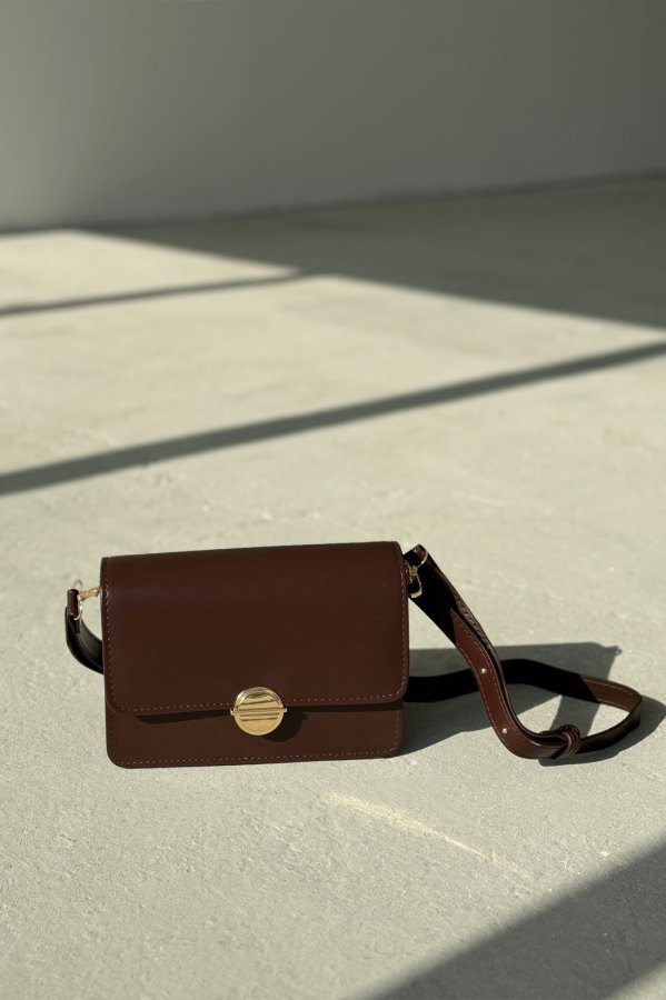 Yuvarlak Tokalı Çanta