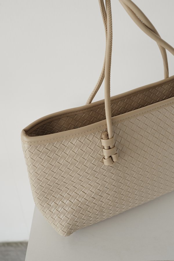 Kapitone İnce Askılı Çanta