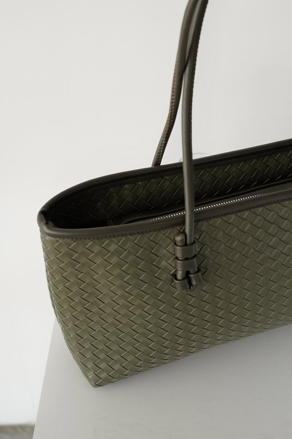 Kapitone İnce Askılı Çanta