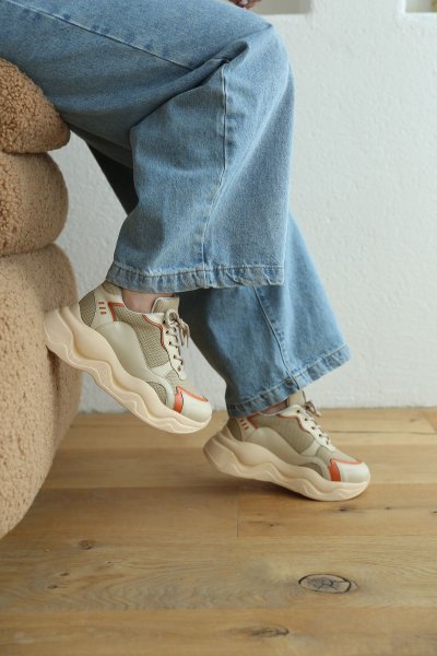 Hafif Tabanlı Sneaker