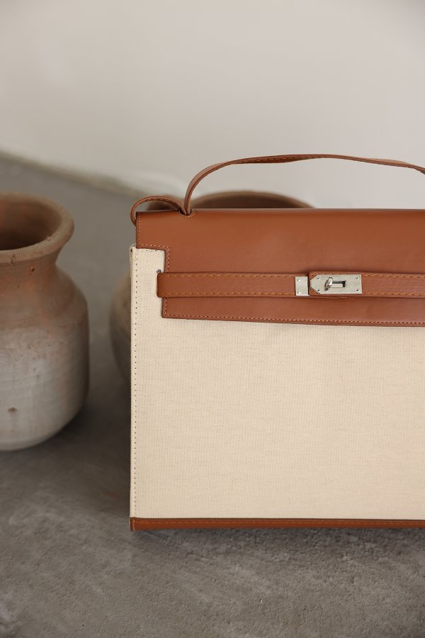 Kilit Kemerli Çanta