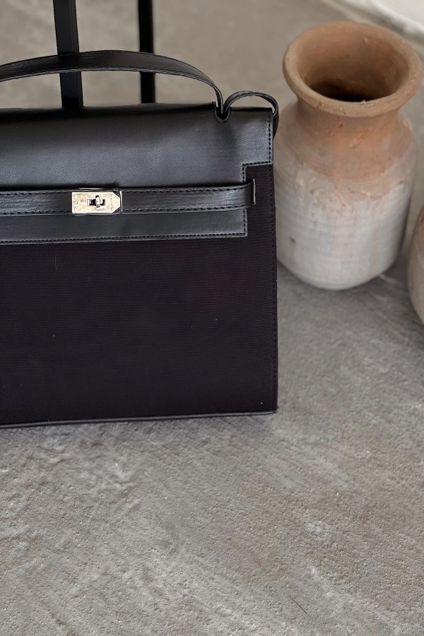 Kilit Kemerli Çanta