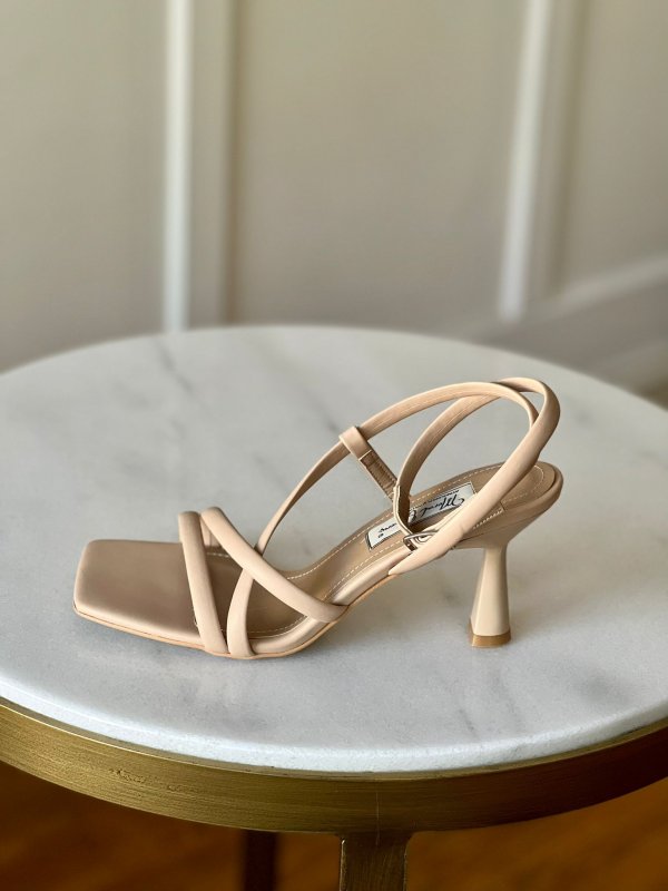 Çapraz Bağlı Topuklu Ayakkabı