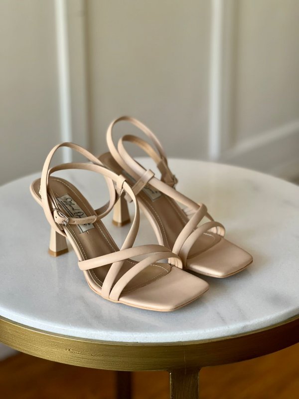 Çapraz Bağlı Topuklu Ayakkabı