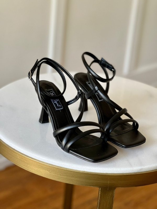 Çapraz Bağlı Topuklu Ayakkabı