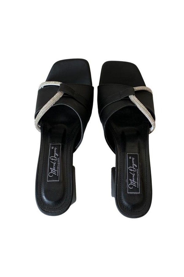 Taş Detaylı Topuklu Terlik