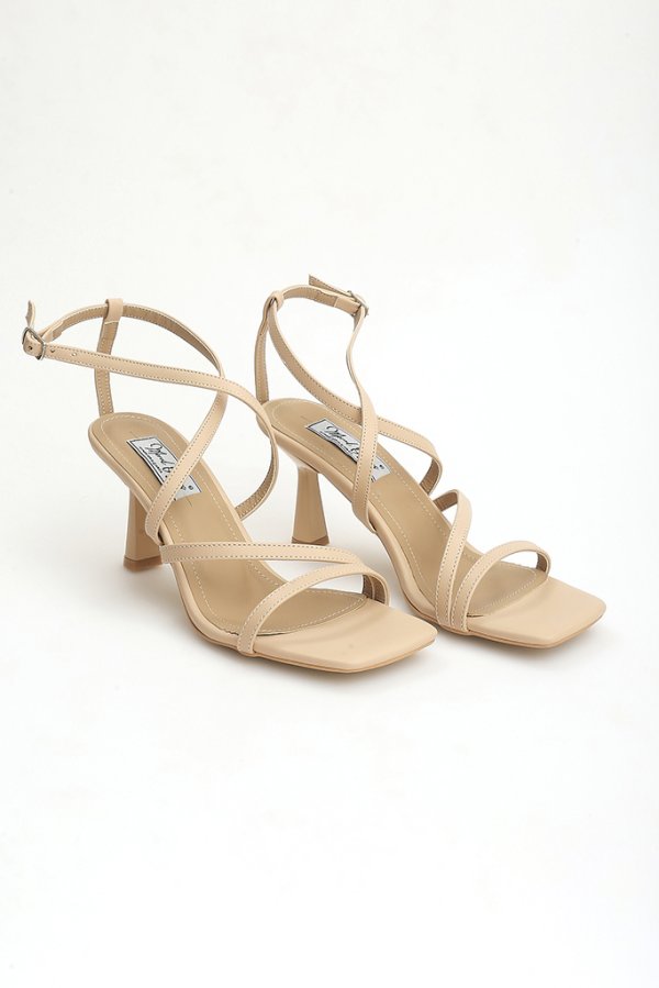 Çapraz Bantlı Topuklu Ayakkabı