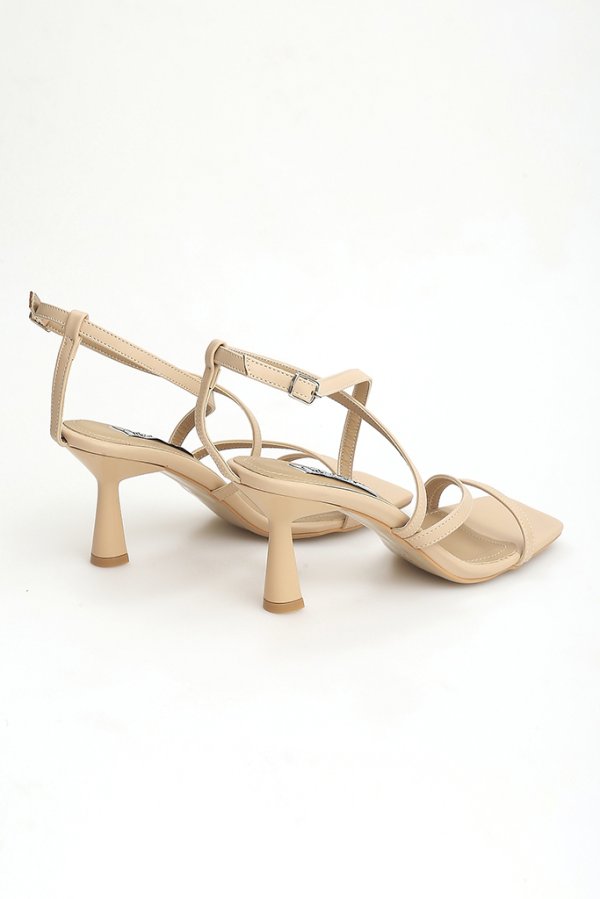 Çapraz Bantlı Topuklu Ayakkabı