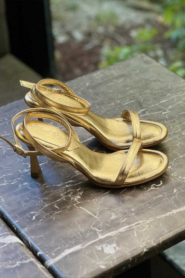 Tek Bantlı Topuklu Ayakkabı