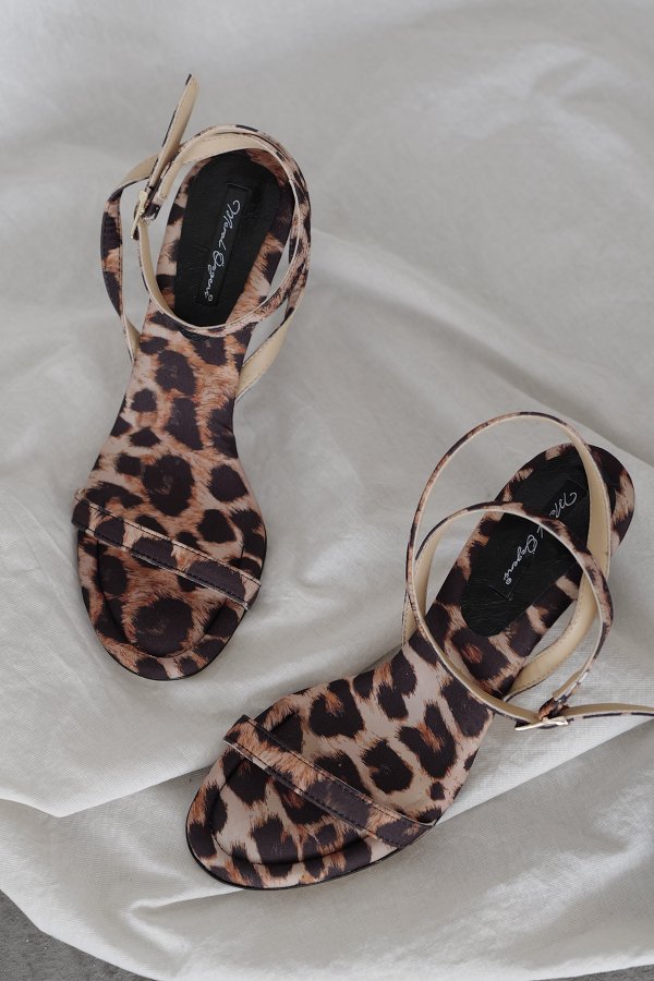 Tek Bantlı Topuklu Ayakkabı