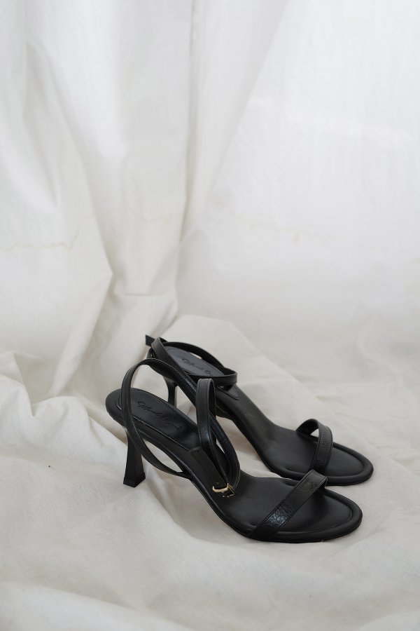 Tek Bantlı Topuklu Ayakkabı