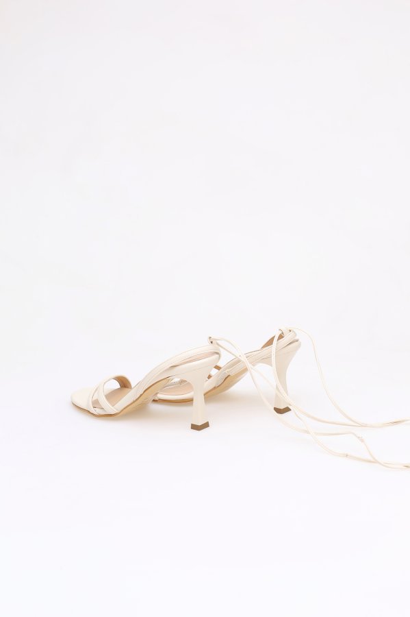 Bilekten Bağlamalı Topuklu Ayakkabı