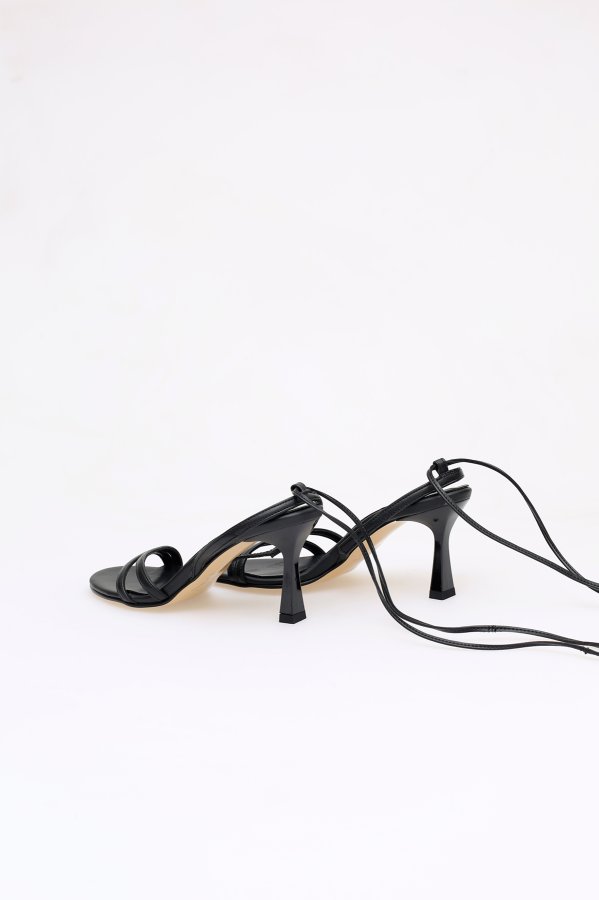 Bilekten Bağlamalı Topuklu Ayakkabı