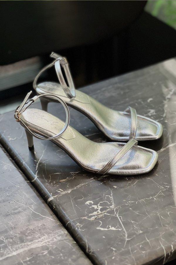 Tek Bantlı Topuklu Ayakkabı