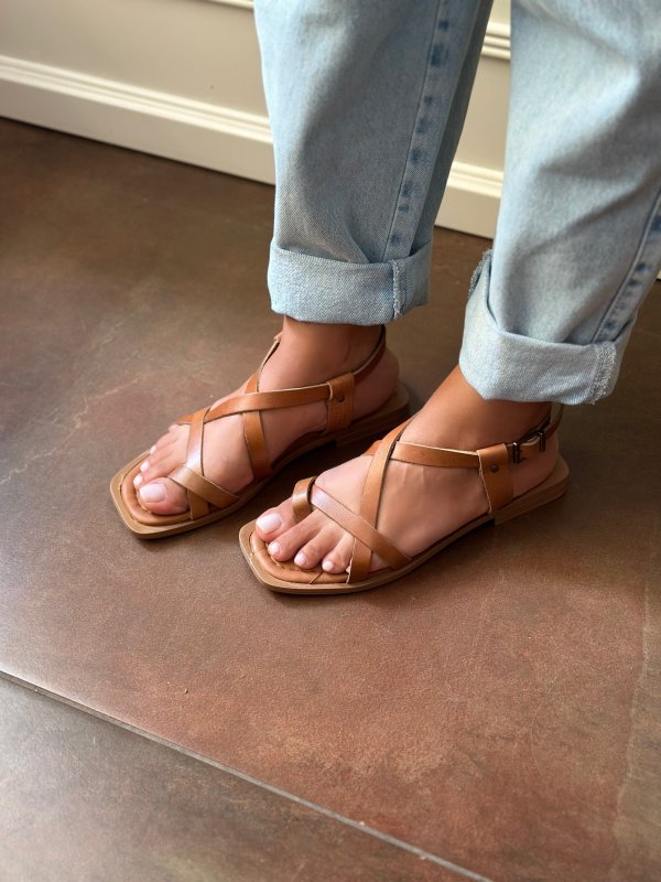 Çapraz Bantlı Parmak Arası Sandalet