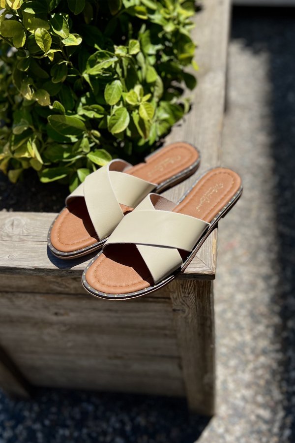 Çapraz Bantlı Düz Terlik