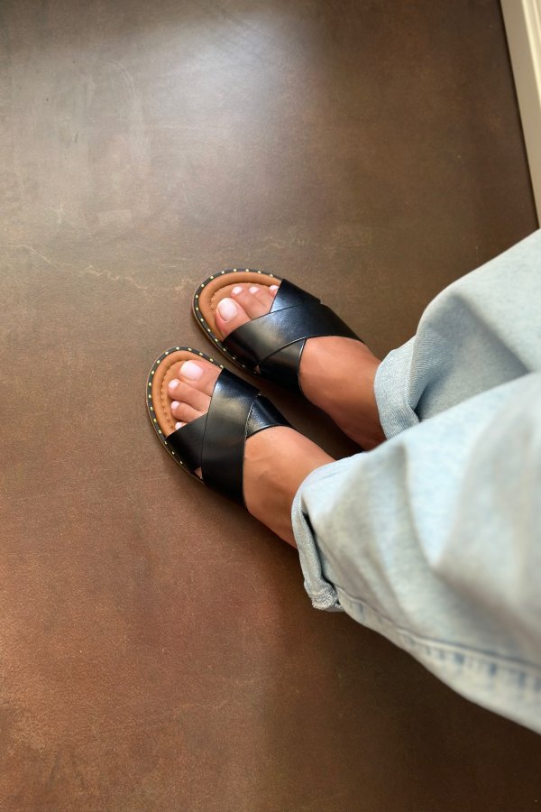 Çapraz Bantlı Düz Terlik