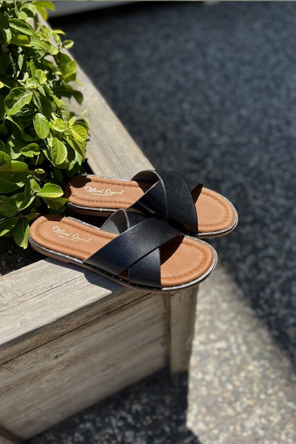 Çapraz Bantlı Düz Terlik