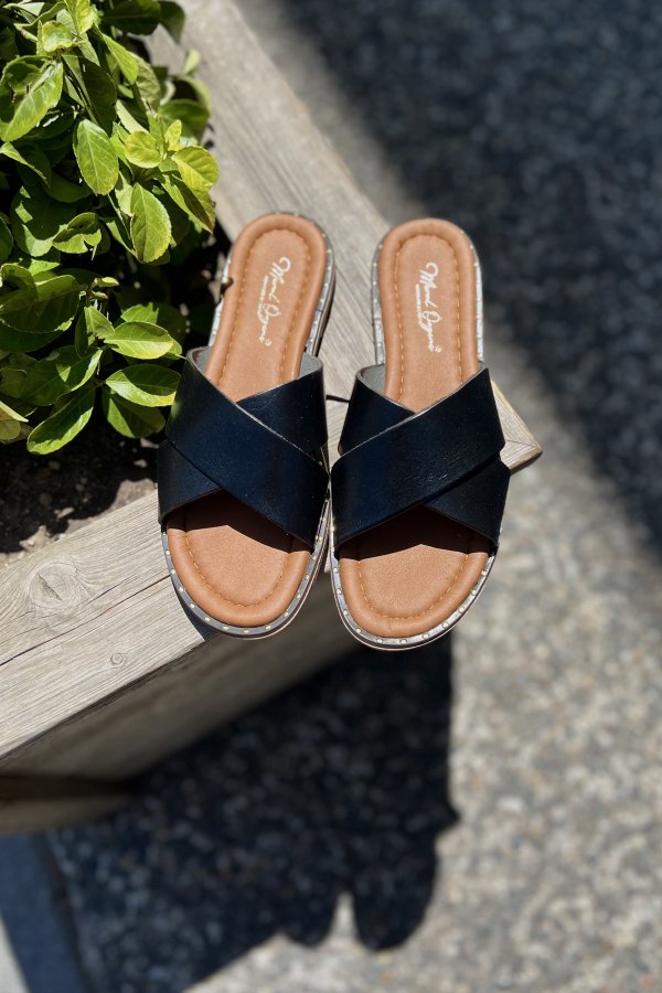 Çapraz Bantlı Düz Terlik