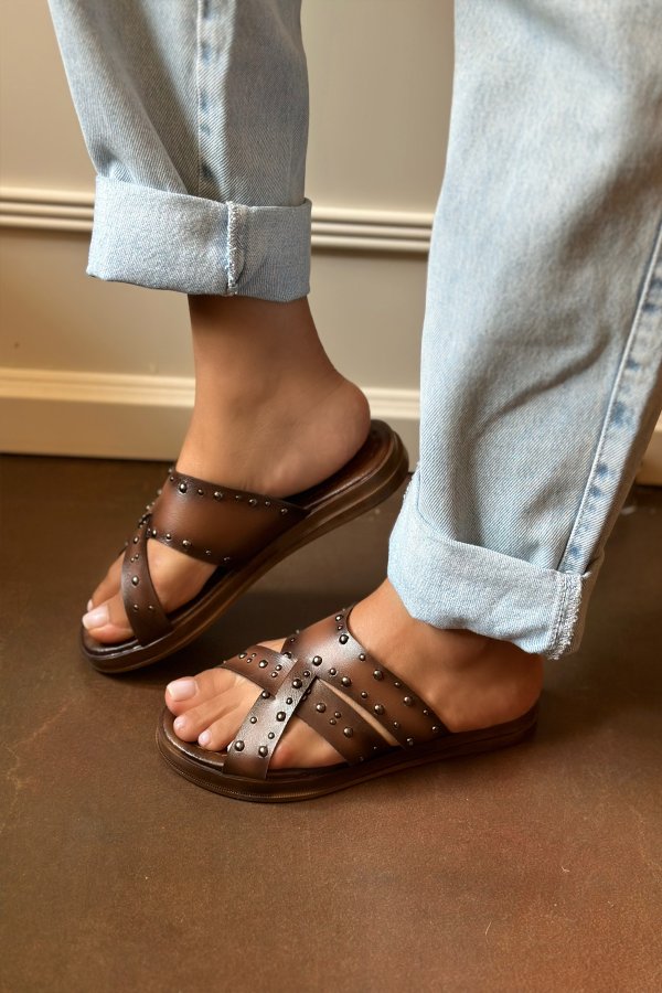 Çapraz Bantlı Terlik