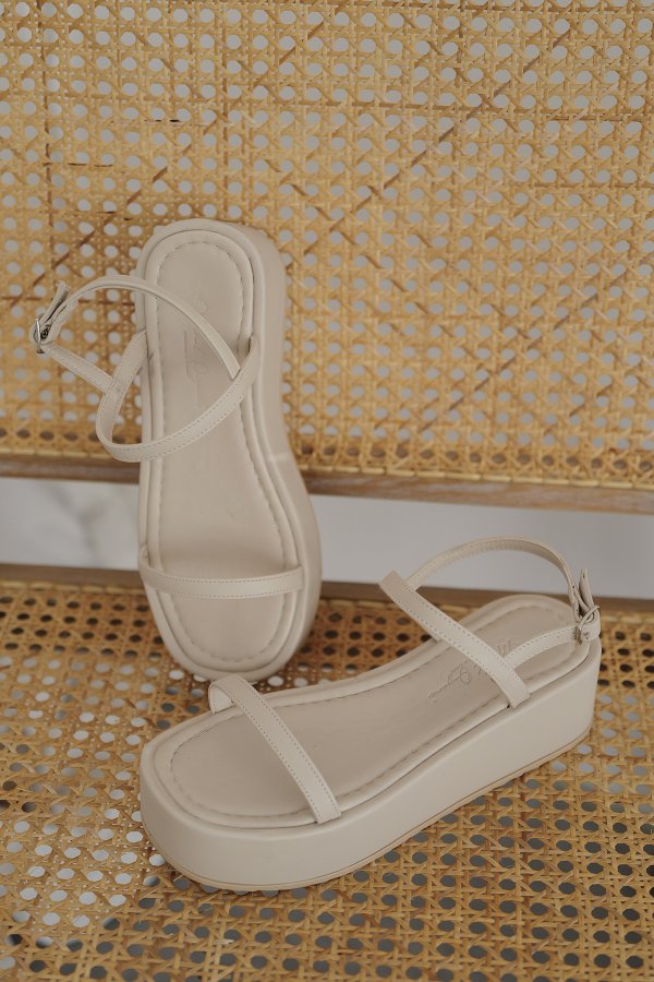 İnce Bantlı Sandalet