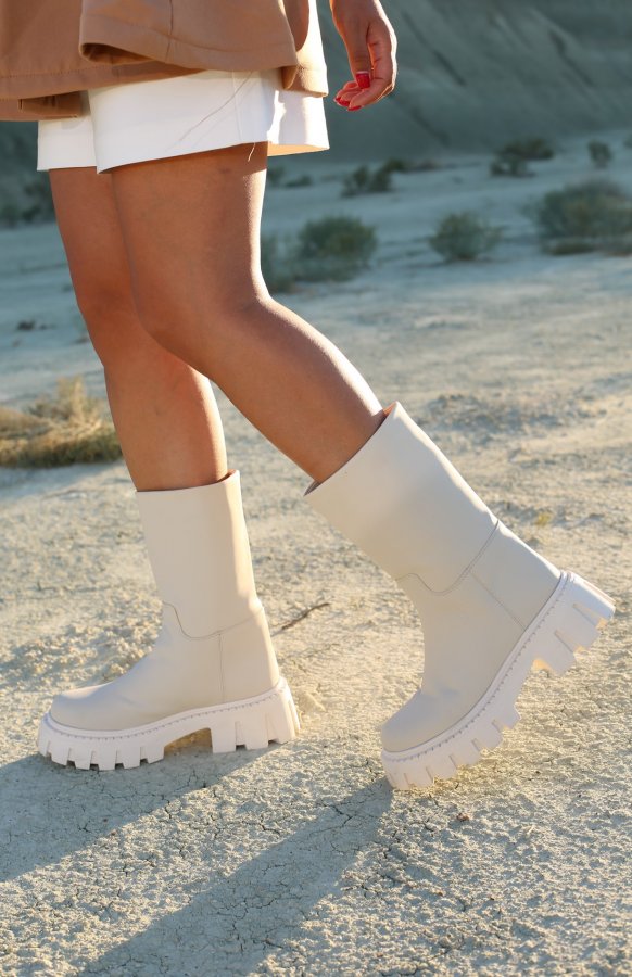 Kalın Tabanlı Çizme