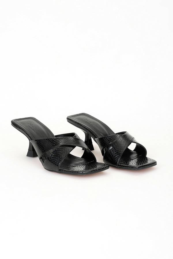 Çapraz Bantlı Topuklu Terlik