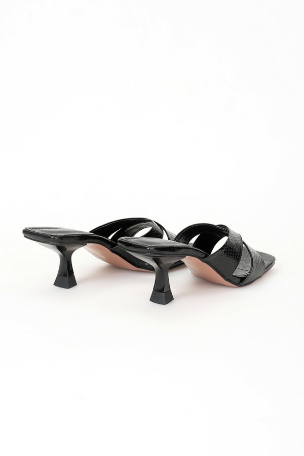 Çapraz Bantlı Topuklu Terlik