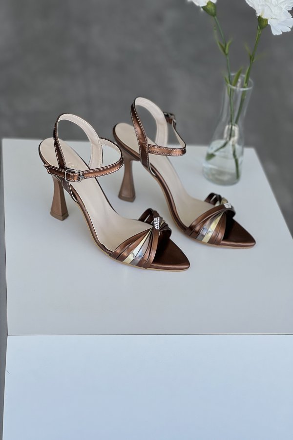 Taş Detaylı Topuklu Ayakkabı