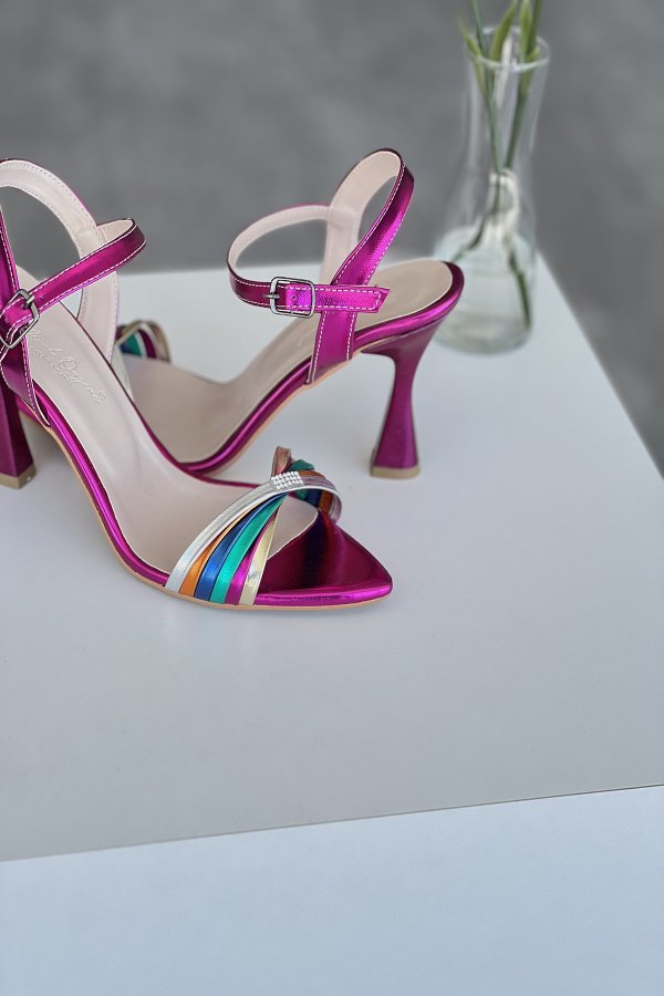 Taş Detaylı Topuklu Ayakkabı