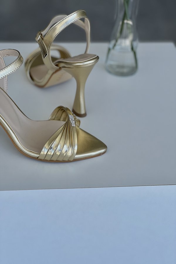 Taş Detaylı Topuklu Ayakkabı