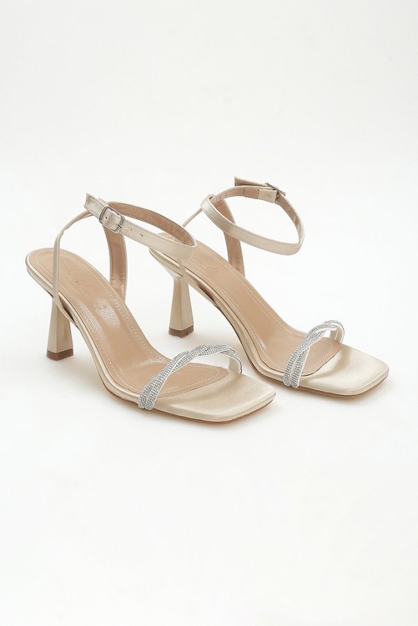 Saten Burgu Taşlı Ayakkabı