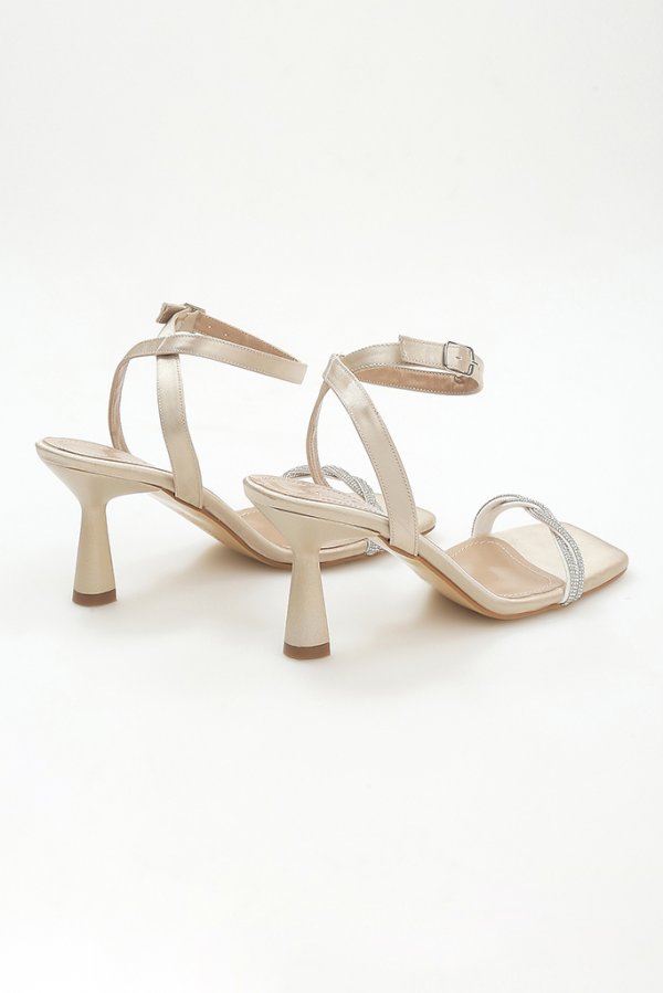 Saten Burgu Taşlı Ayakkabı