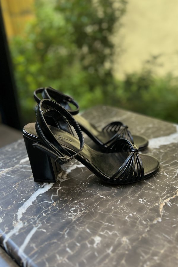 Bilekten Bağlamalı Topuklu Ayakkabı