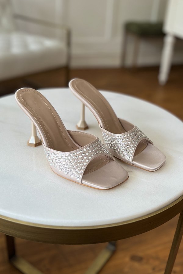 Taşlı Topuklu Terlik