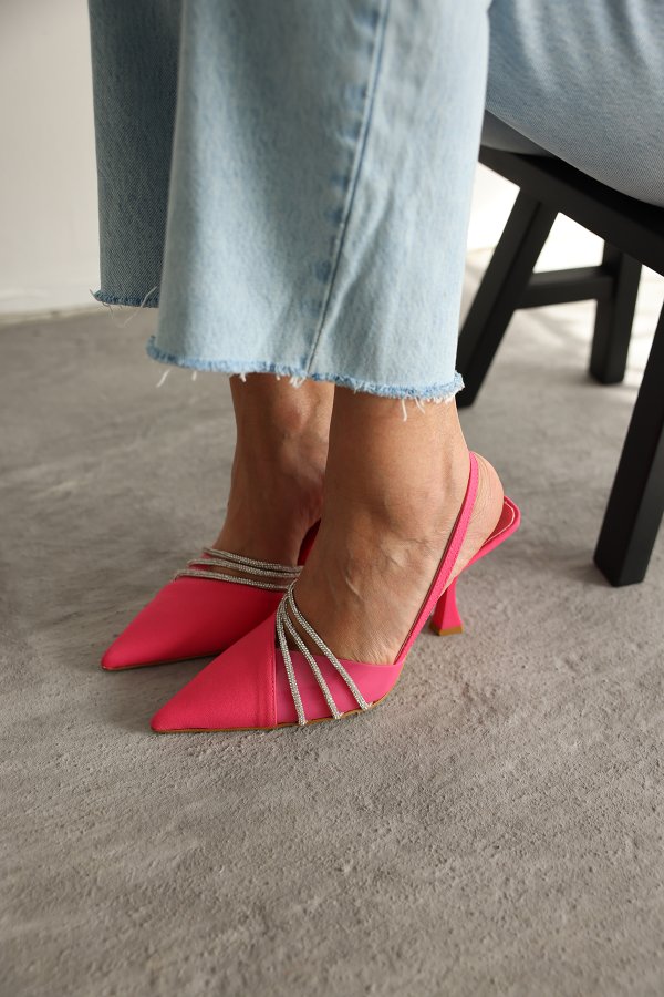 Taş Bant Detaylı Topuklu Ayakkabı