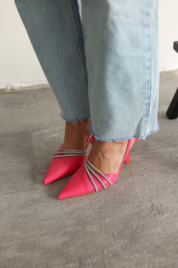 Taş Bant Detaylı Topuklu Ayakkabı