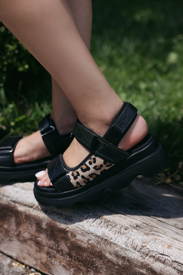 Leopar Detaylı Sandalet