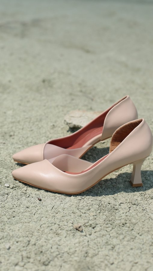 Şeffaf Detaylı Dekolteli Topuklu Ayakkabı