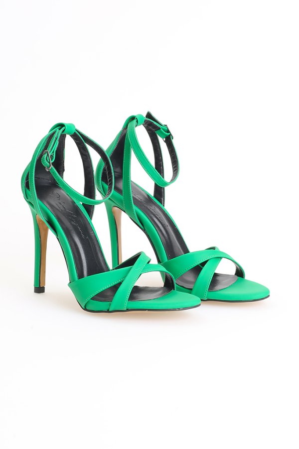 Çapraz Bantlı Topuklu Ayakkabı