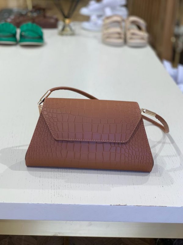 Üçgen Kroko Çanta