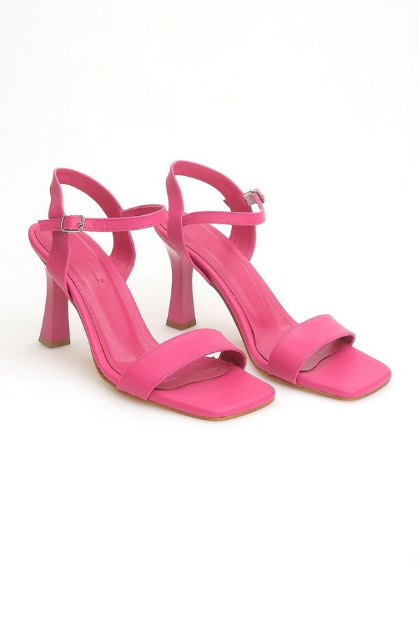 Tek Bantlı Topuklu Ayakkabı