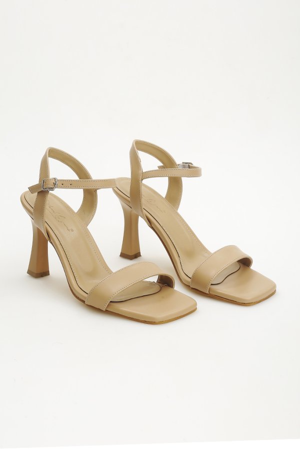 Tek Bantlı Topuklu Ayakkabı