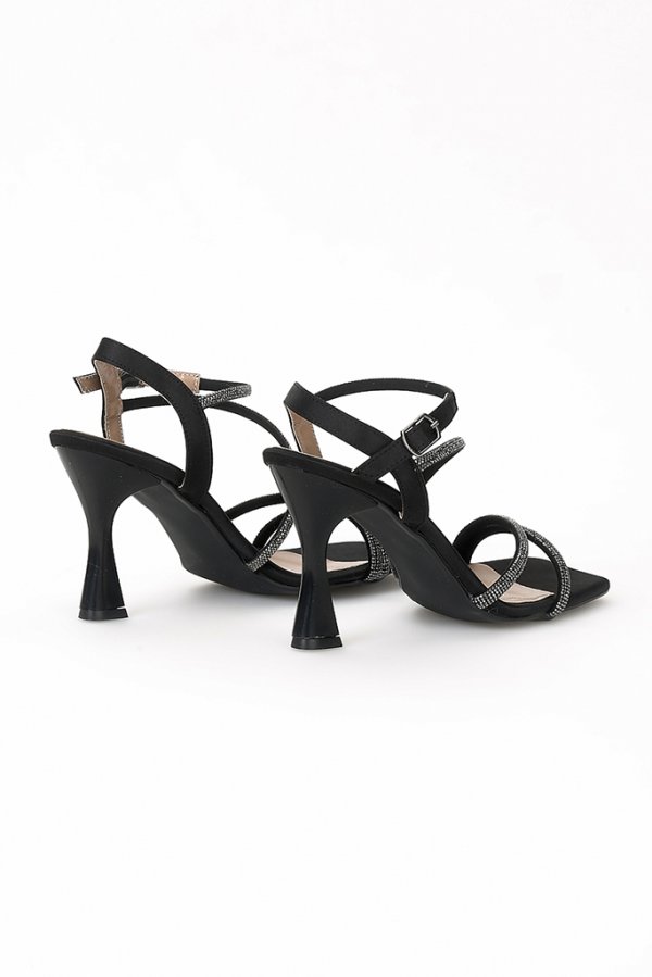 Taş Bantlı Topuklu Ayakkabı