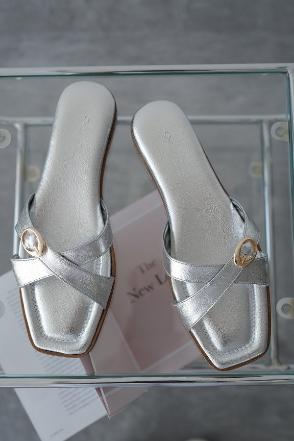 Çapraz Kemerli Düz Terlik