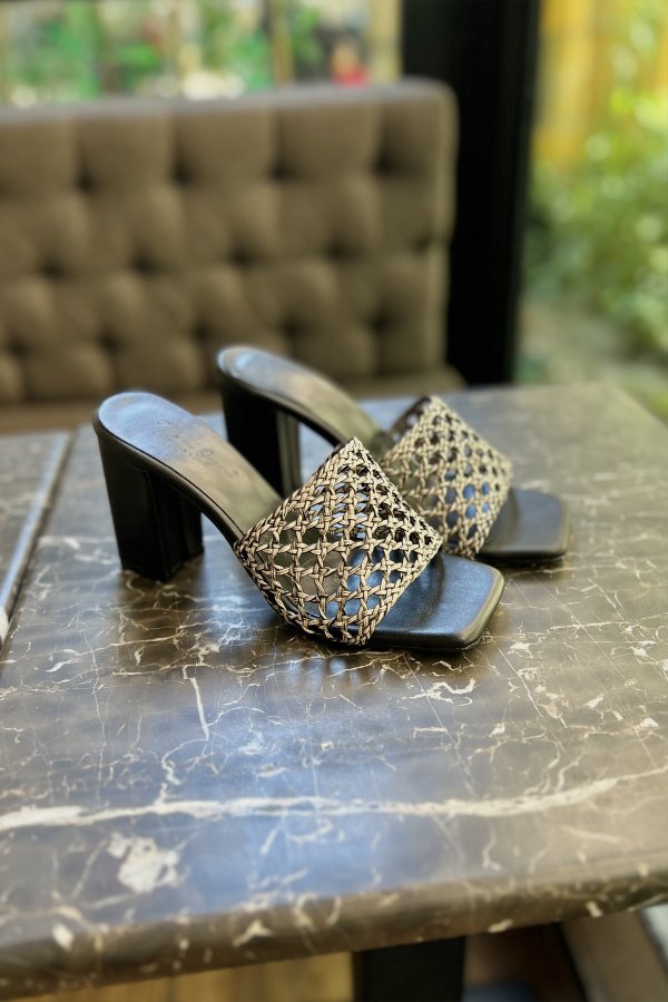 Örgü Model Topuklu Terlik