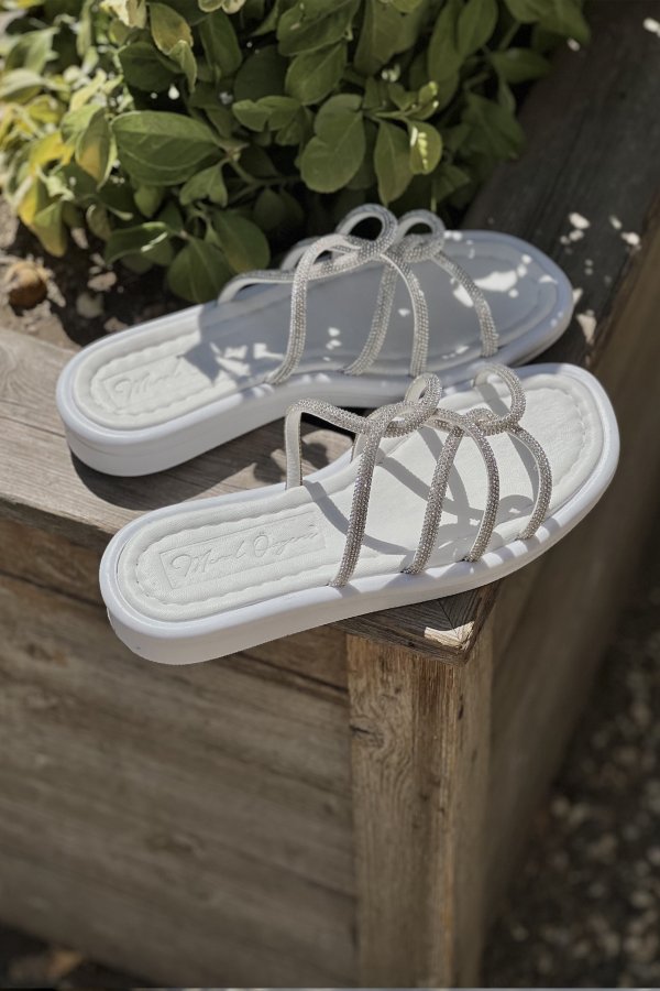 Çapraz Geçişli Düz Terlik