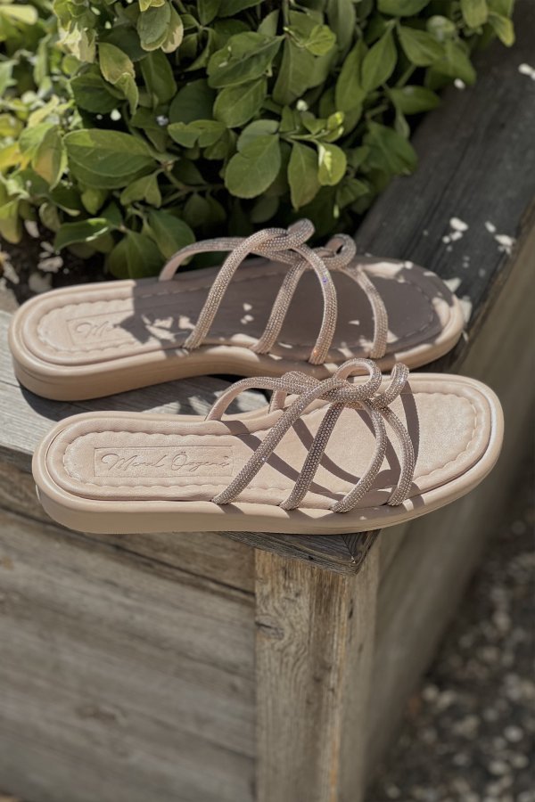 Çapraz Geçişli Düz Terlik