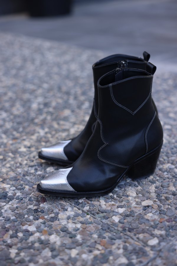 Fermuarlı Kovboy Bot