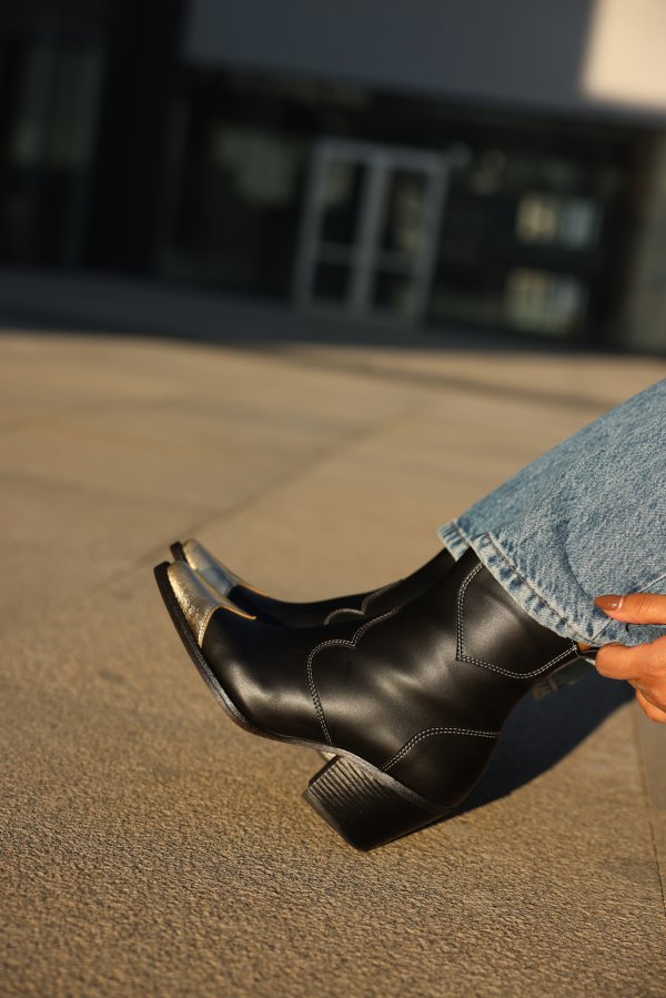 Fermuarlı Kovboy Bot